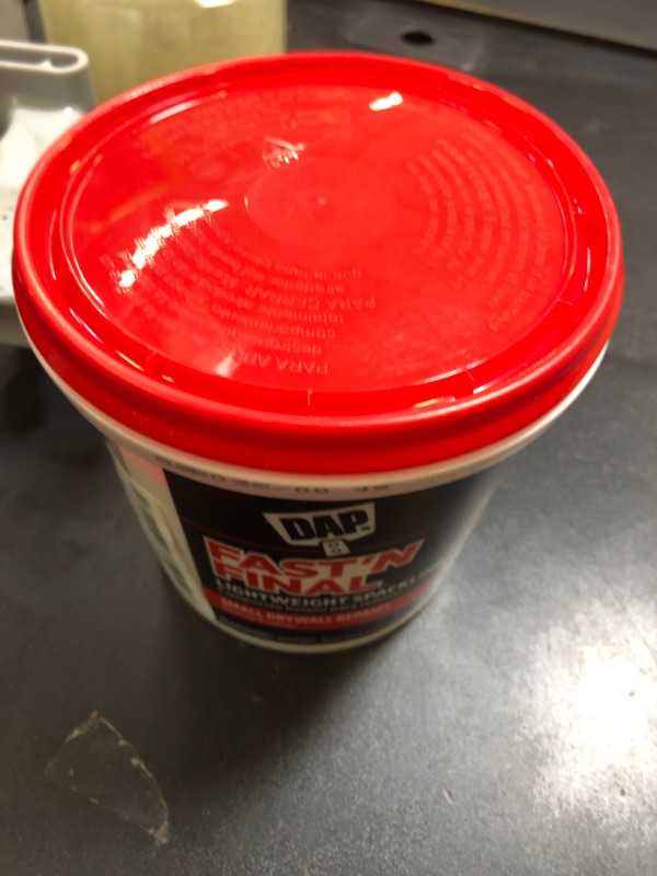 Photo 1 of DAP Fast 'N Final Ready to Use White Lightweight Spackling Compound 1 qt.