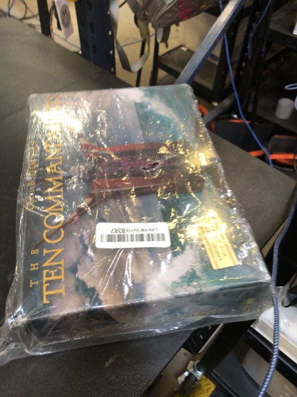 Photo 1 of The Ten Commandments (Six-Disc Limited Edition Blu-ray/DVD Combo Gift Set)