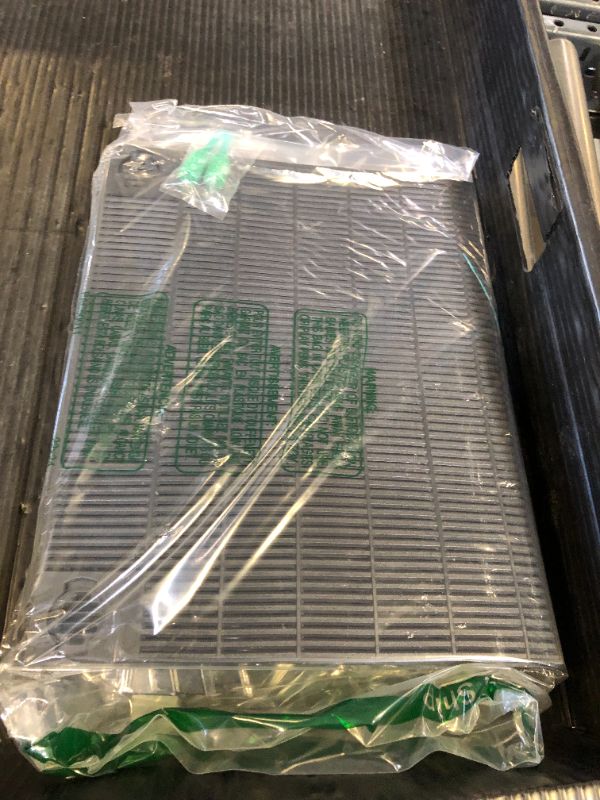 Photo 1 of Penn-Plax Undergravel Aquarium Filter for 20 (Long) - 29 Gallon Tanks – Two 14” x 11.1” Plates – Under Gravel System for Clear, Clean Water – Safe for Freshwater and Saltwater Tanks