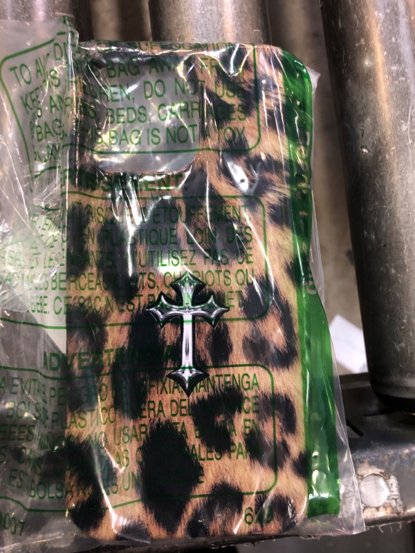 Photo 1 of IPHONE CASE 