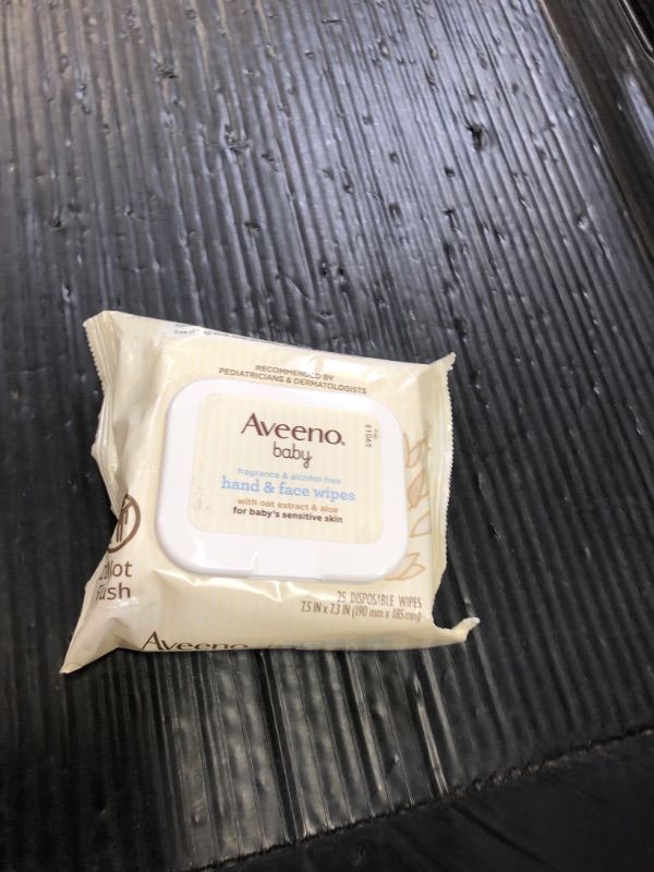 Photo 1 of AVEENO Hand and Face Baby Wipes with Oat Extract 25 ea