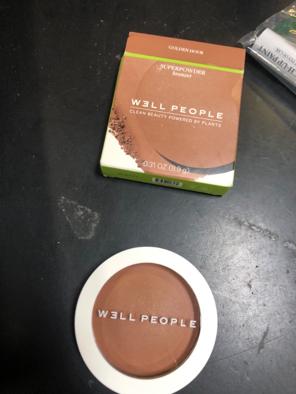 Photo 1 of Well People Superpowder Bronzing Powder, Hydrating Baked Bronzing Powder For A Natural Glow, Semi-matte Finish, Vegan & Cruelty-free, Golden Hour