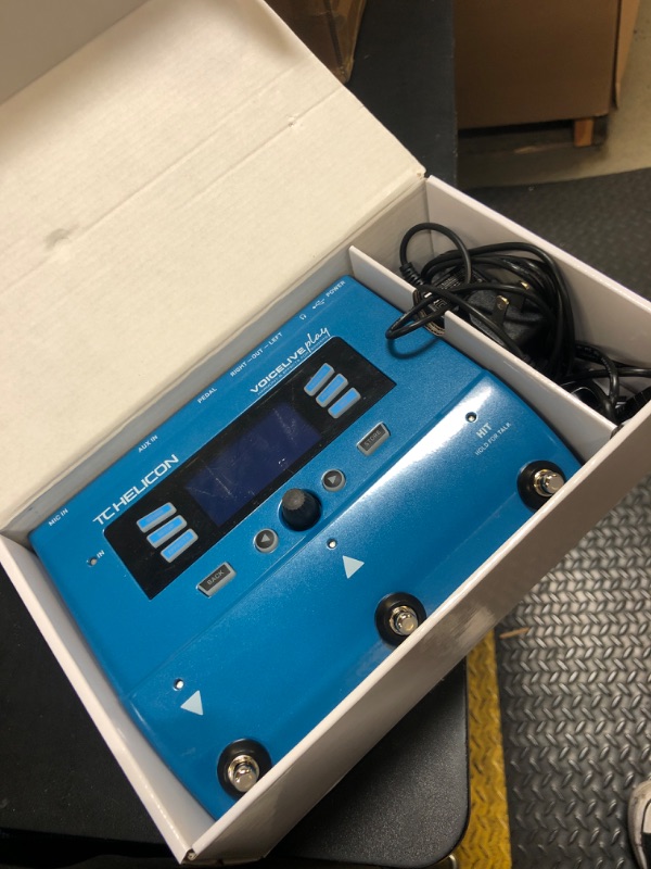 Photo 1 of TC-Helicon VOICELIVE PLAY 3-Button Vocal Effects Stompbox with Looping