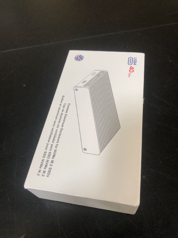 Photo 1 of GEWOKLIY Noiseless 40Gbps M.2 NVMe Enclosure, USB C Aluminum External SSD Enclosure Compatible Thunderbolt4/3 8TB SSD Adapter, PCIe Gen4 M.2 SSD Reader Fits 2280/2260/2242/2230mm M B+M Key (Silver)