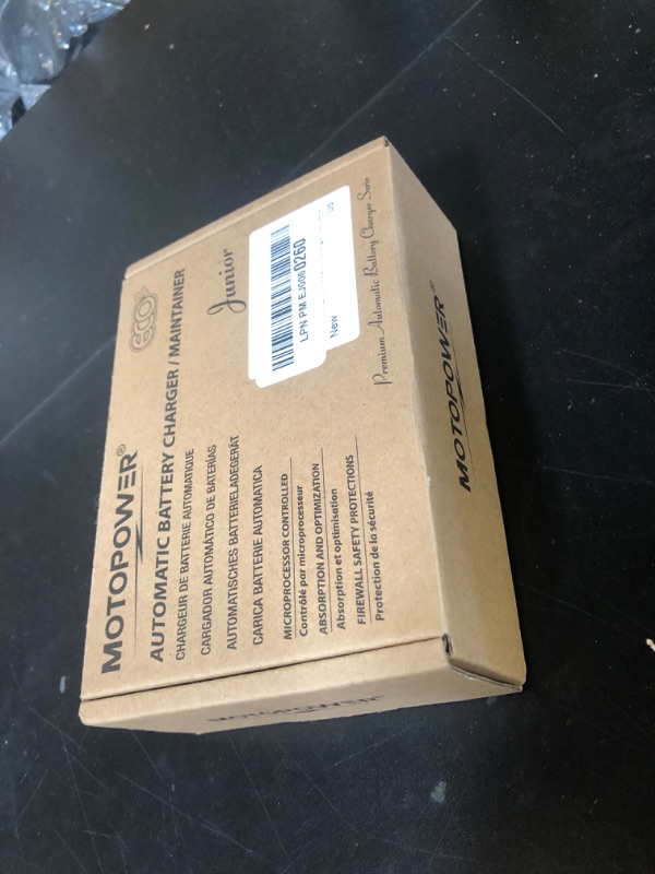 Photo 1 of MOTOPOWER MP00205A 12V 800mA Automatic Battery Charger, Maintainer, Trickle and Desulfator