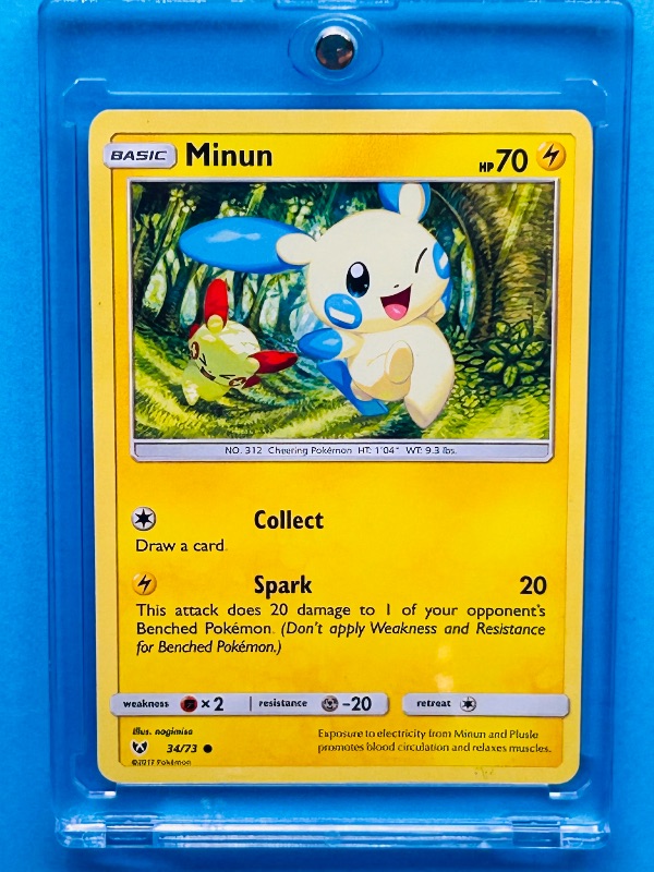 Photo 1 of 025035…Minun Pokémon card in hard plastic case