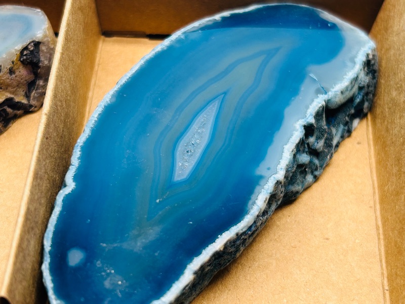 Photo 1 of 025096…3 thick agate slices in gift box