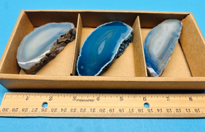Photo 1 of 025096…3 thick agate slices in gift box