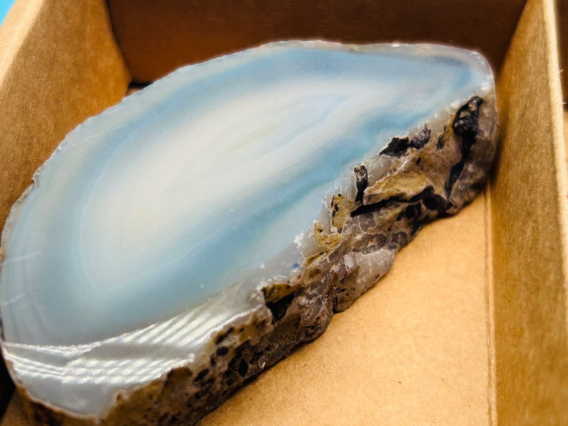 Photo 1 of 025096…3 thick agate slices in gift box