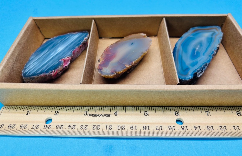Photo 1 of 025098… 3 thick agate slices in gift box
