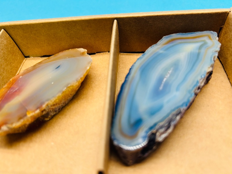 Photo 1 of 025098… 3 thick agate slices in gift box