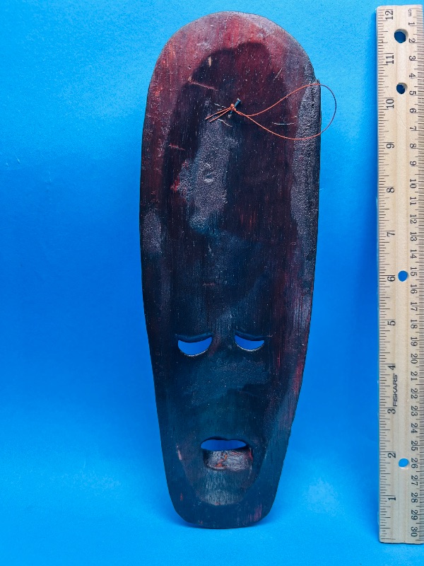 Photo 1 of 025102…12” wood tiki mask