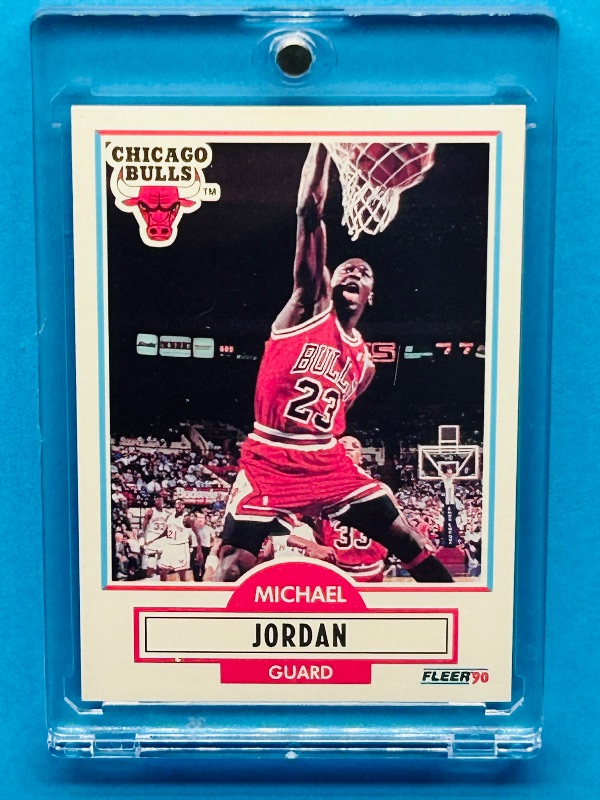 Photo 1 of 025113… Michael Jordan card 26 in hard plastic case