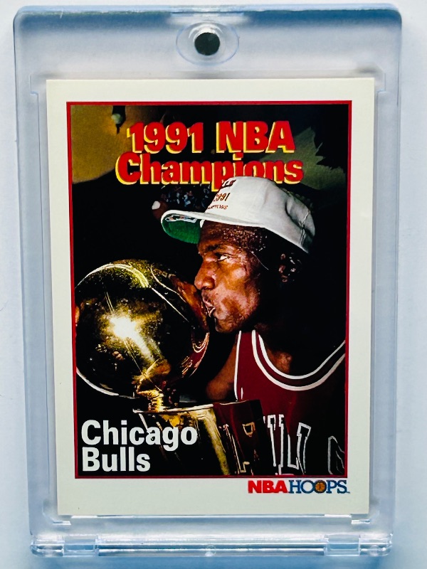 Photo 1 of 025114… Michael Jordan card 543 in hard plastic case