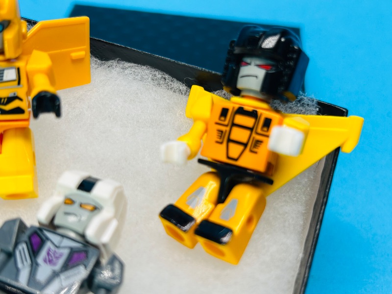 Photo 1 of 025206… 3 LEGO mini figures in gift box 