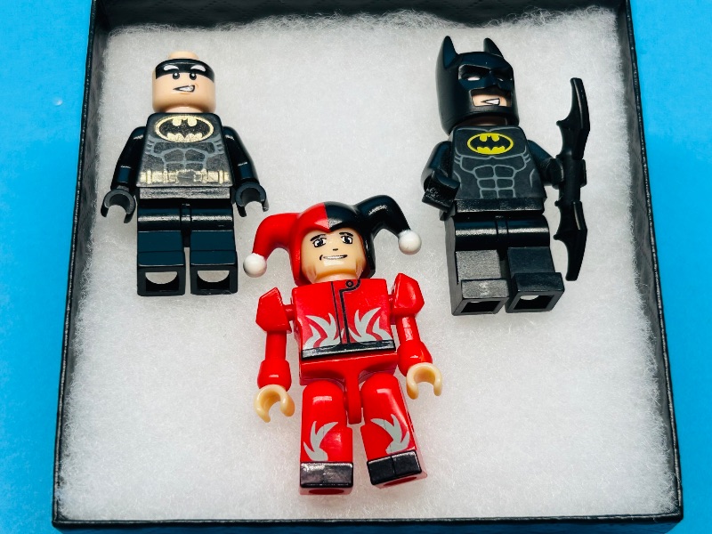 Photo 1 of 025207… 3 LEGO DC mini figures in gift box 