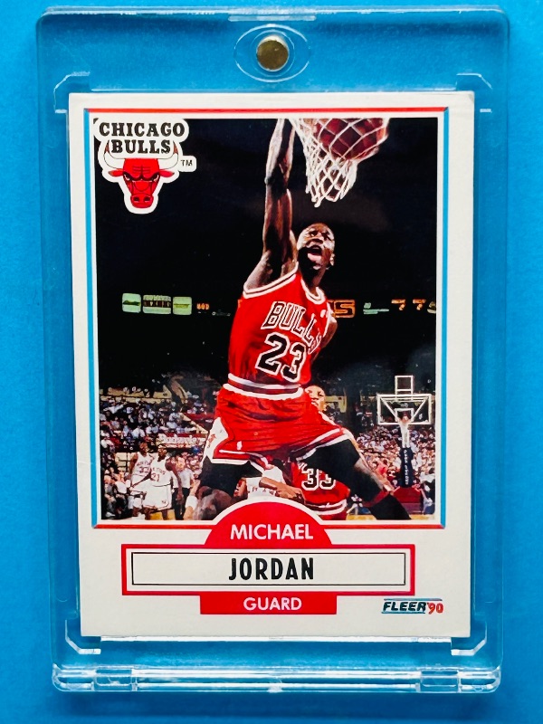 Photo 1 of 025271…Michael Jordan card 26 in hard plastic case