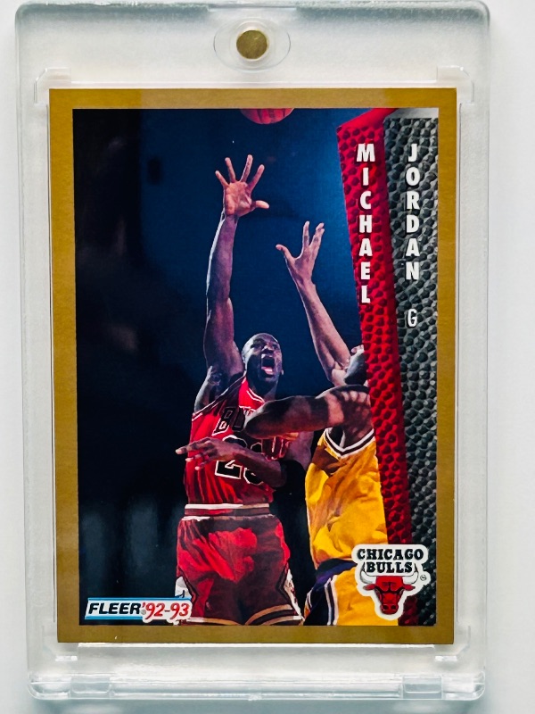 Photo 1 of 025275…Michael Jordan card 32 in hard plastic case