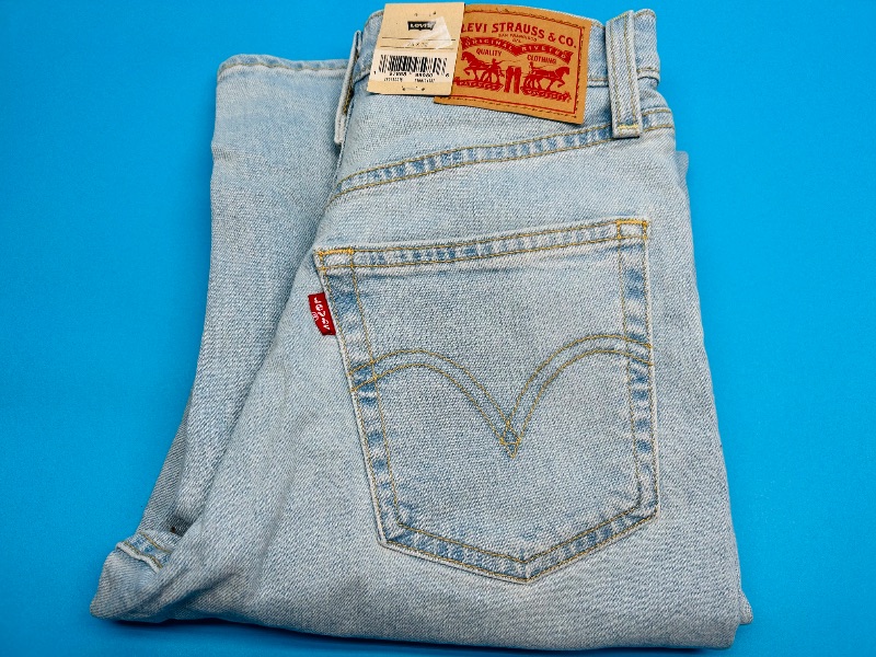 Photo 1 of 025358…Levi’s W25 L32 ribcage straight jeans - like new condition 