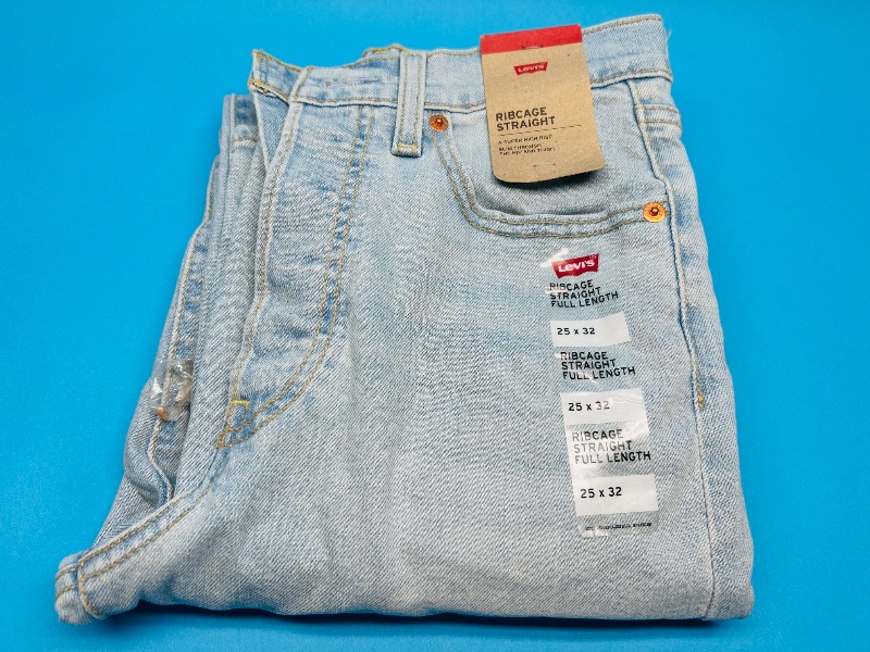 Photo 1 of 025358…Levi’s W25 L32 ribcage straight jeans - like new condition 