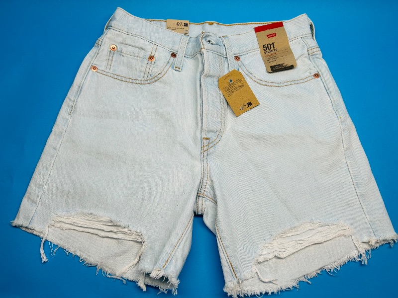 Photo 1 of 025361…Levi’s 501 shorts W27 -like new condition 