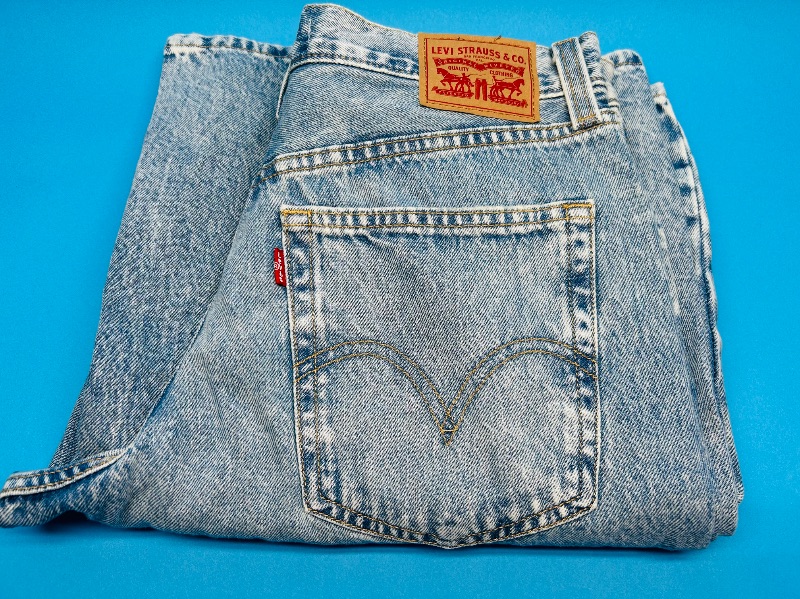 Photo 1 of 025363…Levi’s W29 baggy wide leg jeans -like new condition 