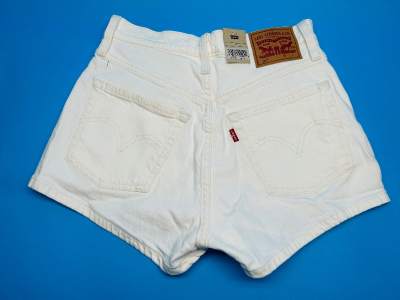 Photo 1 of 025367…Levi’s 501 W25 original shorts -like new condition 