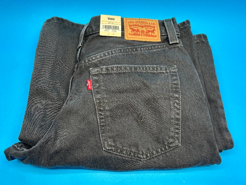 Photo 1 of 025370…Levi’s W28 L31 baggy wide leg jeans -like new condition 