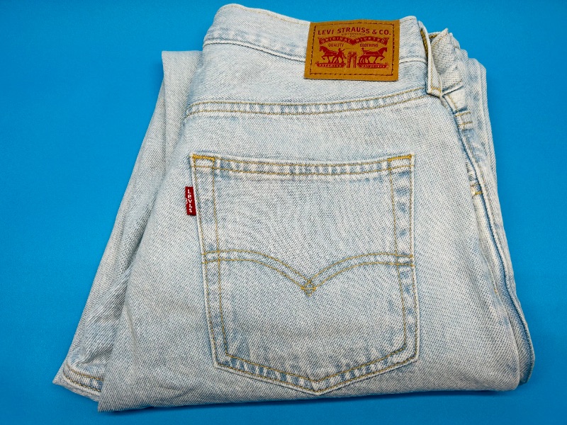 Photo 1 of 025373…Levi’s W27 baggy jeans -like new condition 