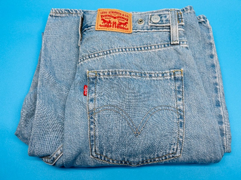 Photo 1 of 025375…Levi’s W 28 cinch baggy jeans - like new condition 