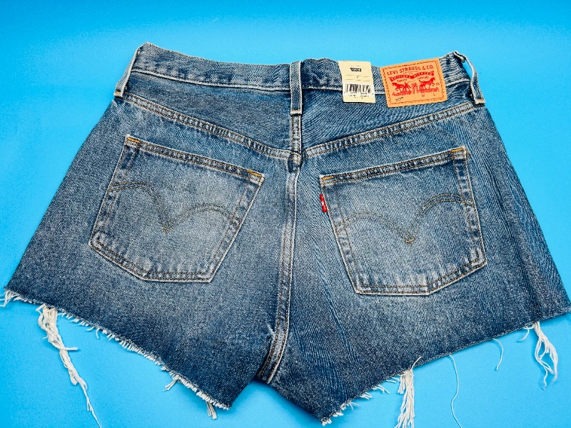Photo 1 of 025378…Levi’s 501 shorts W31 -like new condition 