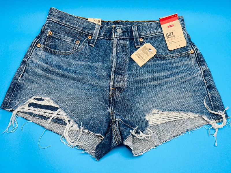 Photo 1 of 025378…Levi’s 501 shorts W31 -like new condition 