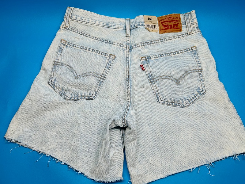 Photo 1 of 025379…Levi’s W29 baggy shorts mid rise --like new condition 