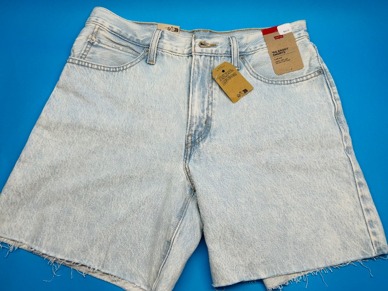 Photo 1 of 025379…Levi’s W29 baggy shorts mid rise --like new condition 