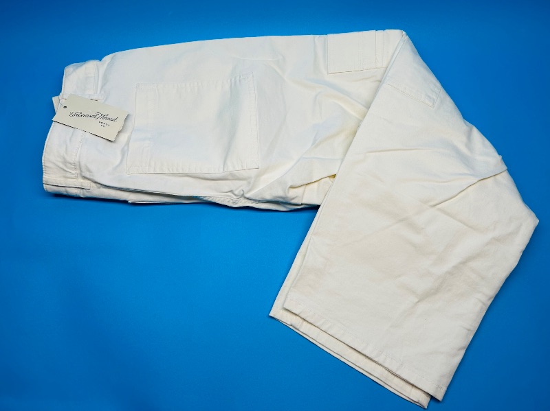 Photo 1 of 025391…ladies size 4 cargo pants - like new condition 