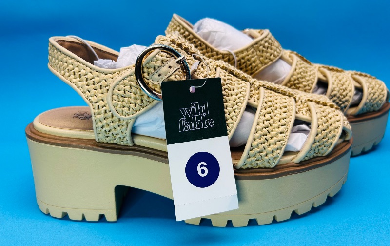 Photo 1 of 025398…size 6 sandals - like new condition 