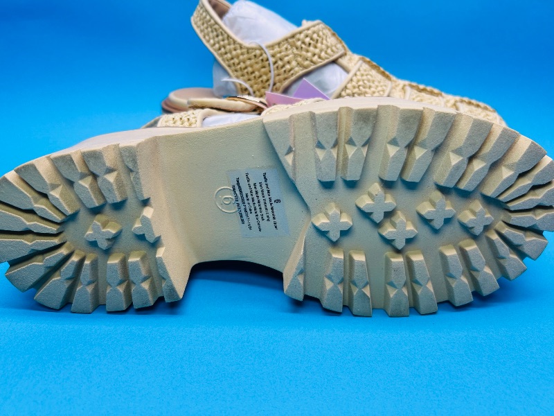 Photo 1 of 025398…size 6 sandals - like new condition 