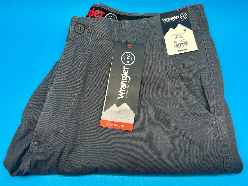 Photo 1 of 025405…wrangler cargo pants W36 X L30 -like new condition 