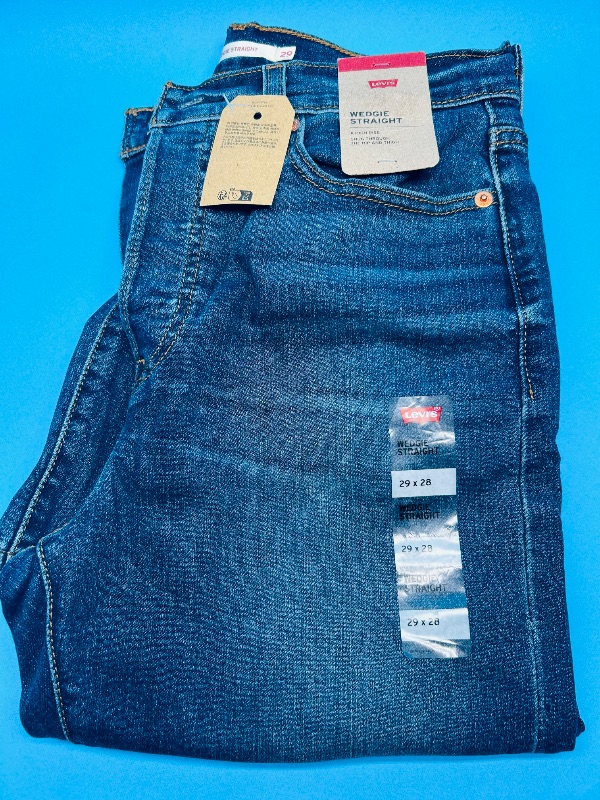 Photo 1 of 025412…Levi’s wedgie straight jeans W29 L28 -like new condition 