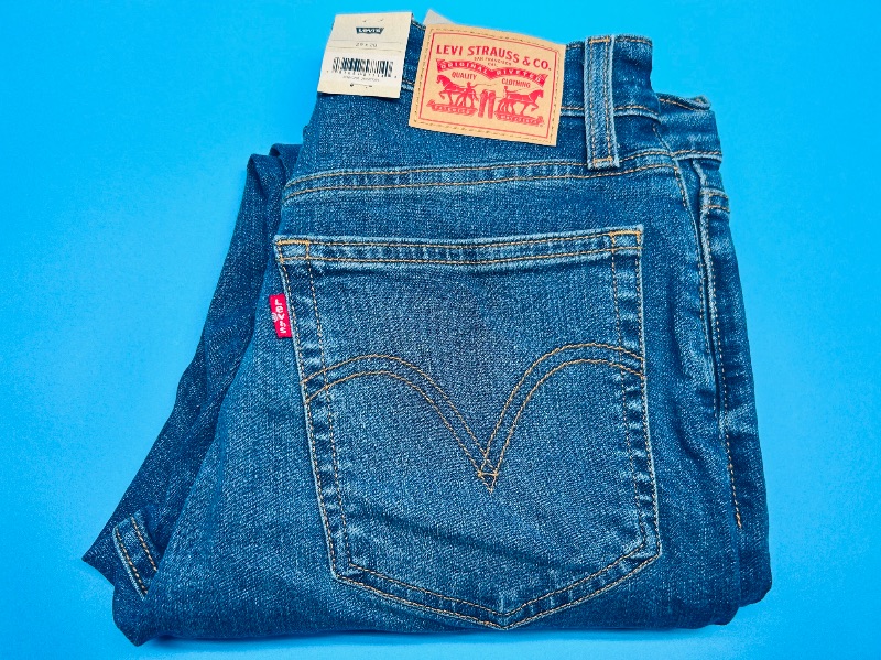 Photo 1 of 025412…Levi’s wedgie straight jeans W29 L28 -like new condition 