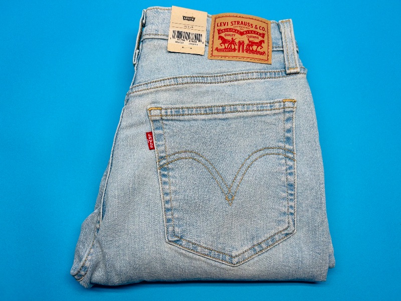 Photo 1 of 025413…Levi’s wedgie straight jeans W29 L28 -like new condition 