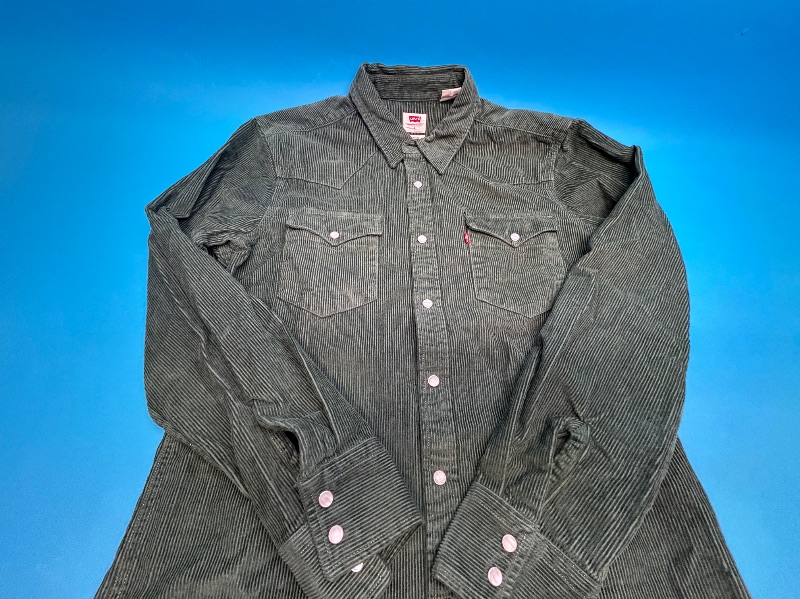Photo 1 of 025422…Levi’s men’s size S corduroy cowboy shirt-
- like new condition 