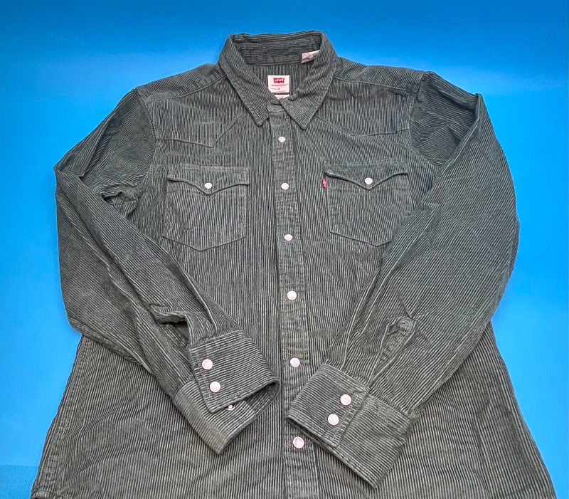 Photo 1 of 025422…Levi’s men’s size S corduroy cowboy shirt-
- like new condition