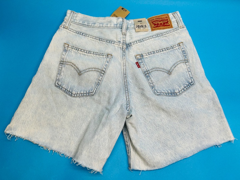 Photo 1 of 025423…Levi’s W28 baggy shorts - like new condition 