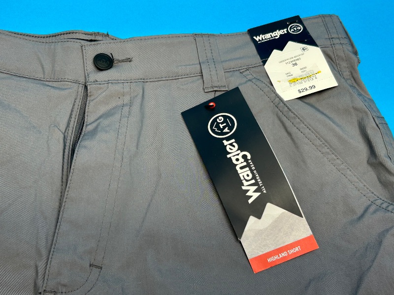 Photo 1 of 025425…wrangler highland shorts W36-- like new condition 
