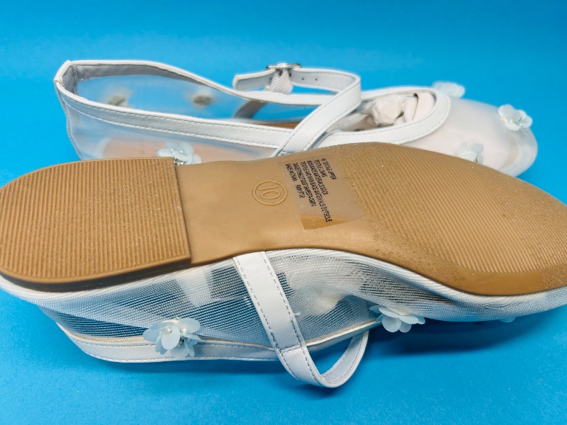 Photo 1 of 025430…size 10 shoes  - like new condition 