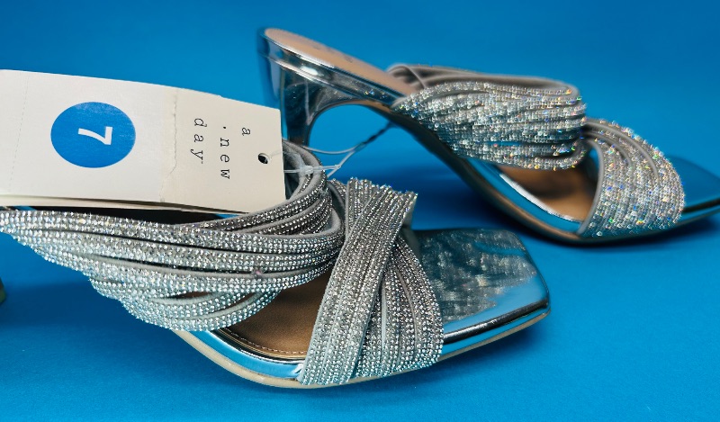 Photo 1 of 025432…size 7 heels  - like new condition 