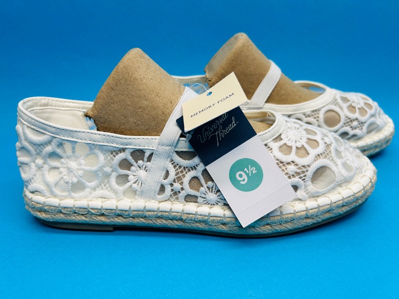 Photo 1 of 025434…size 9.5 shoes  - like new condition 