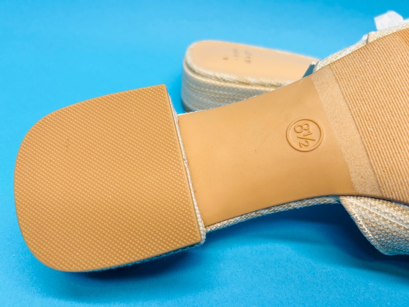 Photo 1 of 025435…size 8.5 sandals  - like new condition 