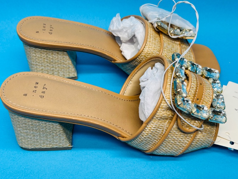 Photo 1 of 025436…size 8.5 heels  - like new condition 